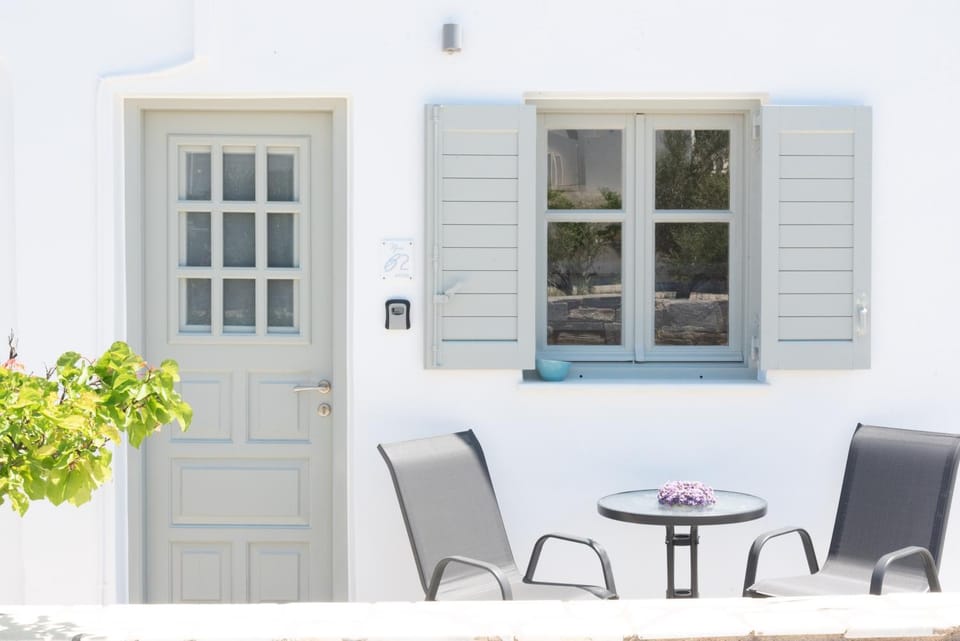Facade/entrance, Balcony/Terrace