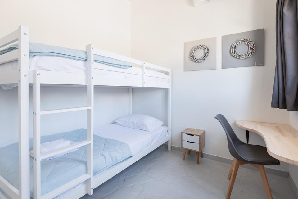 Bedroom, bunk bed