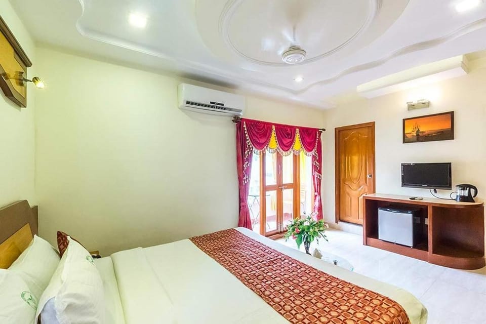 Sri Sarvesha JS Palace temple view Hotel in Tamil Nadu