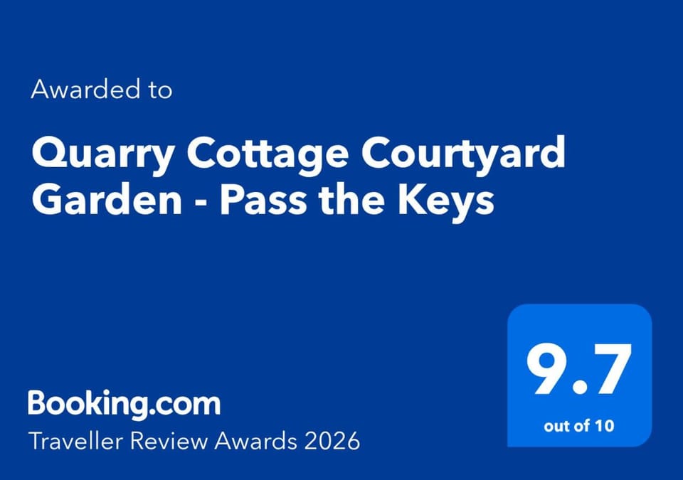 Quarry Cottage Courtyard Garden - Pass the Keys House in Cirencester