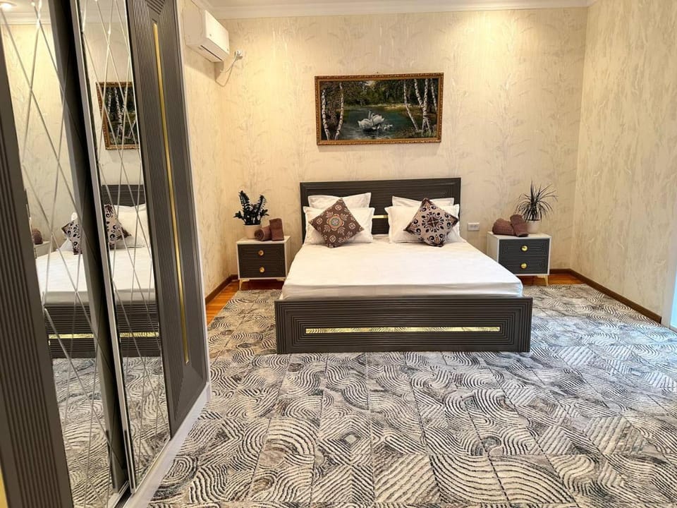 Bed, Photo of the whole room, wardrobe