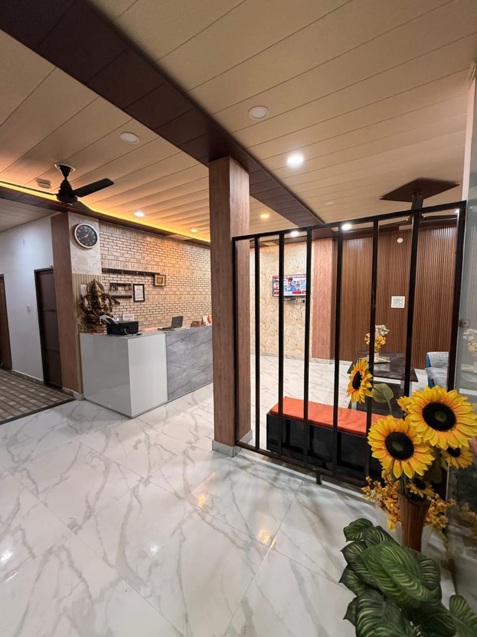 5 PETALS Bed and Breakfast in Varanasi