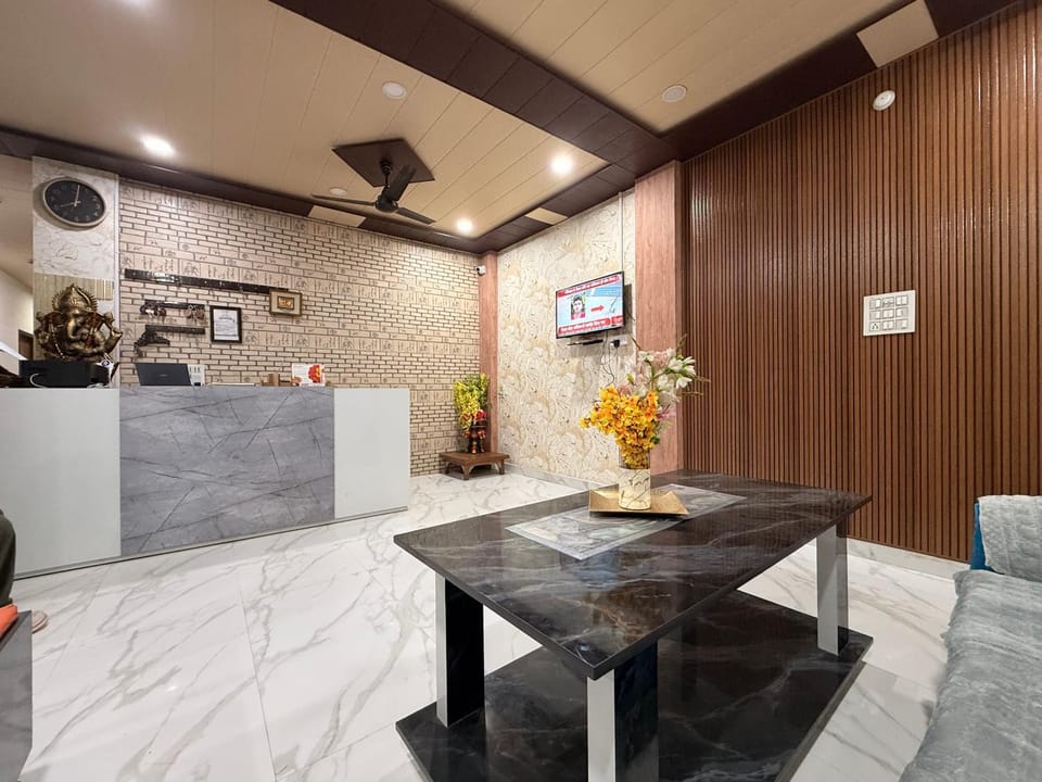 5 PETALS Bed and Breakfast in Varanasi