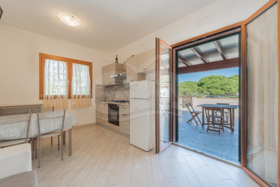Kitchen or kitchenette, Dining area, minibar, pet friendly, stove