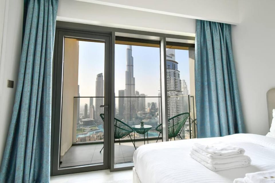 Burj Royale-Enchanting Burj&Fountain full view Sky APT 3+1BR Apartment in Dubai