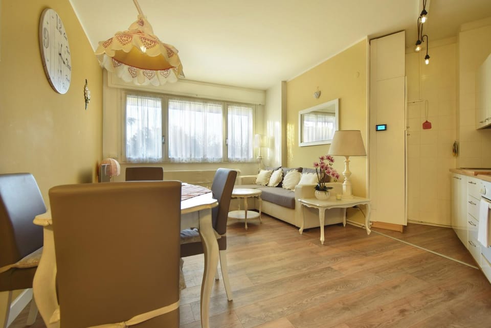 Kitchen or kitchenette, Living room, Dining area