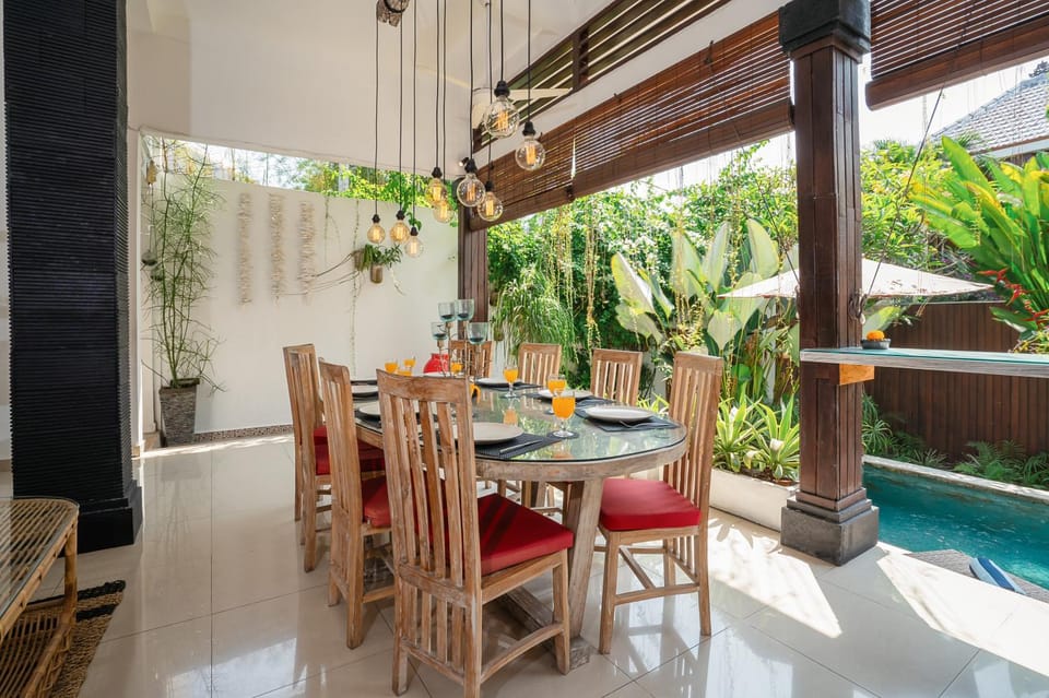 Garden, Balcony/Terrace, Seating area, Garden view, Swimming pool