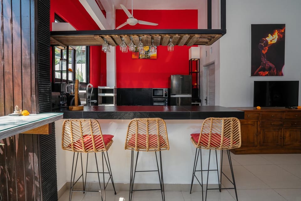 Kitchen or kitchenette, Seating area