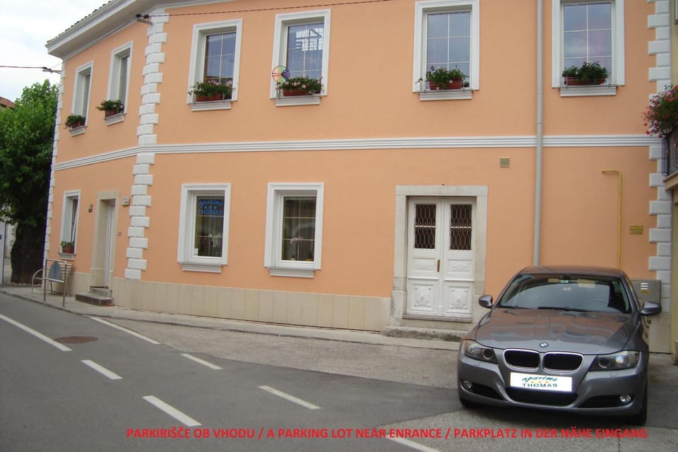 Facade/entrance, Off site