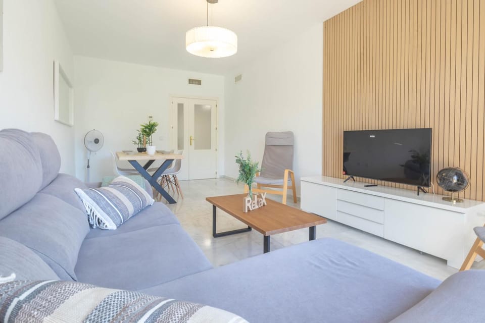 TV and multimedia, Living room, Seating area, Dining area, air conditioner