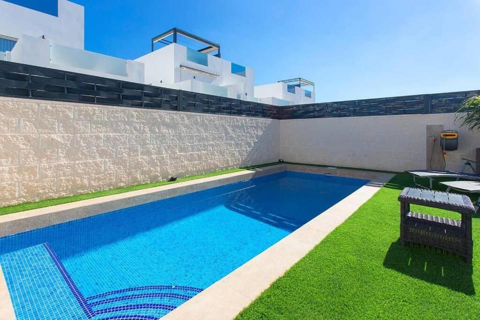 CH Villa Marabu Lagoon (Ciudad Quesada) Villa in Vega Baja del Segura