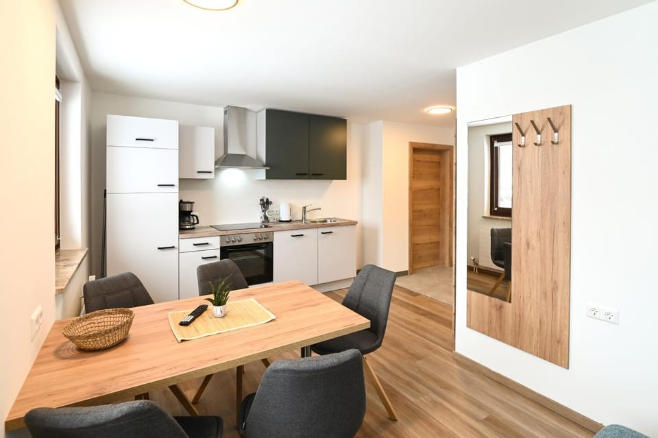 Kitchen or kitchenette, Living room, Seating area, Dining area, minibar, pet friendly, stove