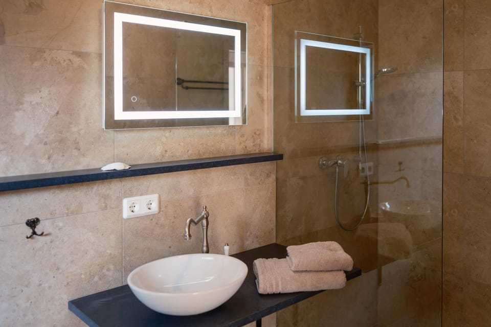 Bathroom, towels