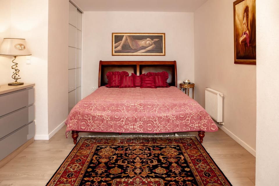 Bed, Photo of the whole room, Decorative detail, Bedroom, internet, microwave, wardrobe