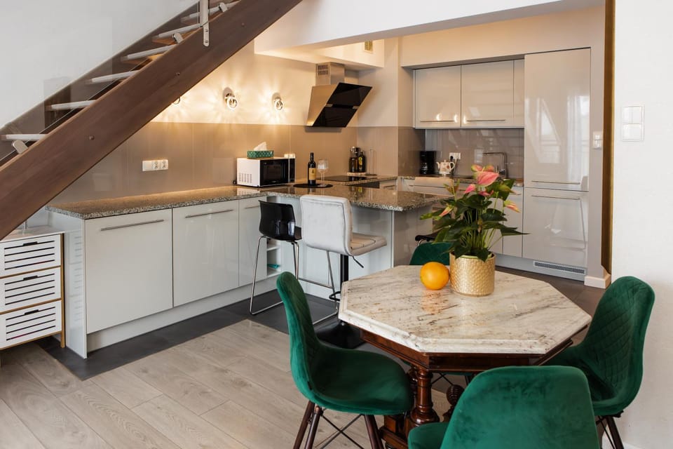 Coffee/tea facilities, Kitchen or kitchenette, Living room, Seating area, Dining area, Area and facilities, dishwasher, minibar, stove