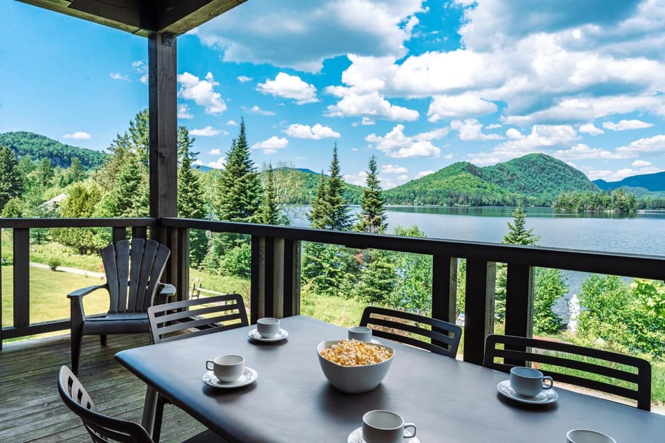 Lake Resort Suite: Views & Amenities House in Ontario