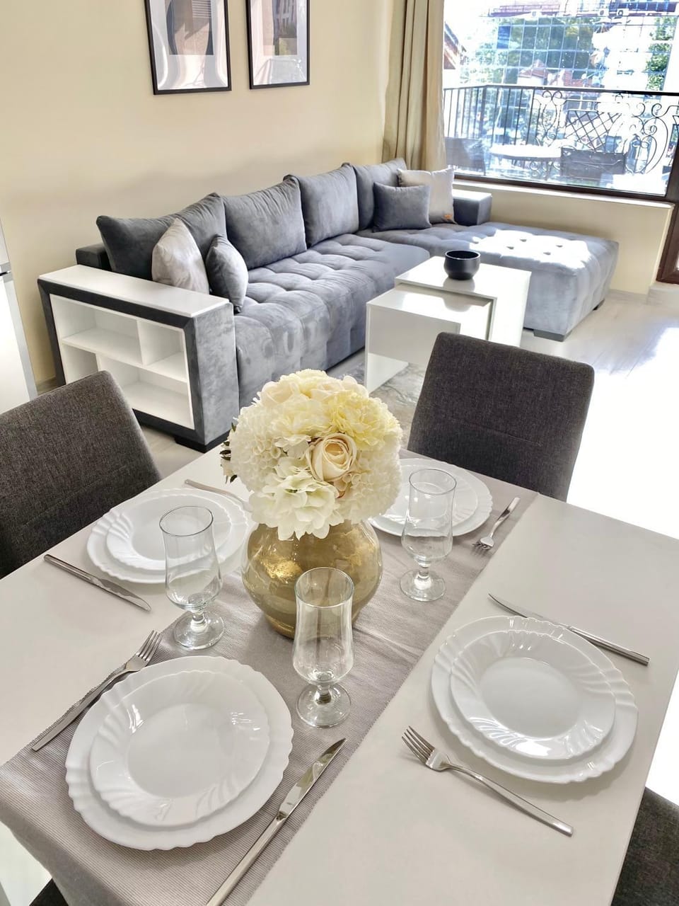 Seating area, Dining area