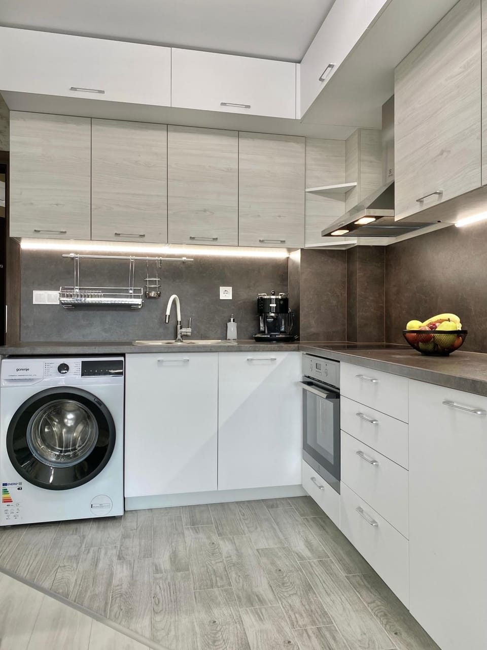 Kitchen or kitchenette, pet friendly, stove, washing machine