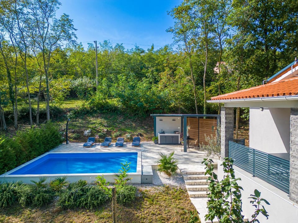 Property building, Patio, Spring, Day, Garden, Garden view, Pool view, Swimming pool, sunbed