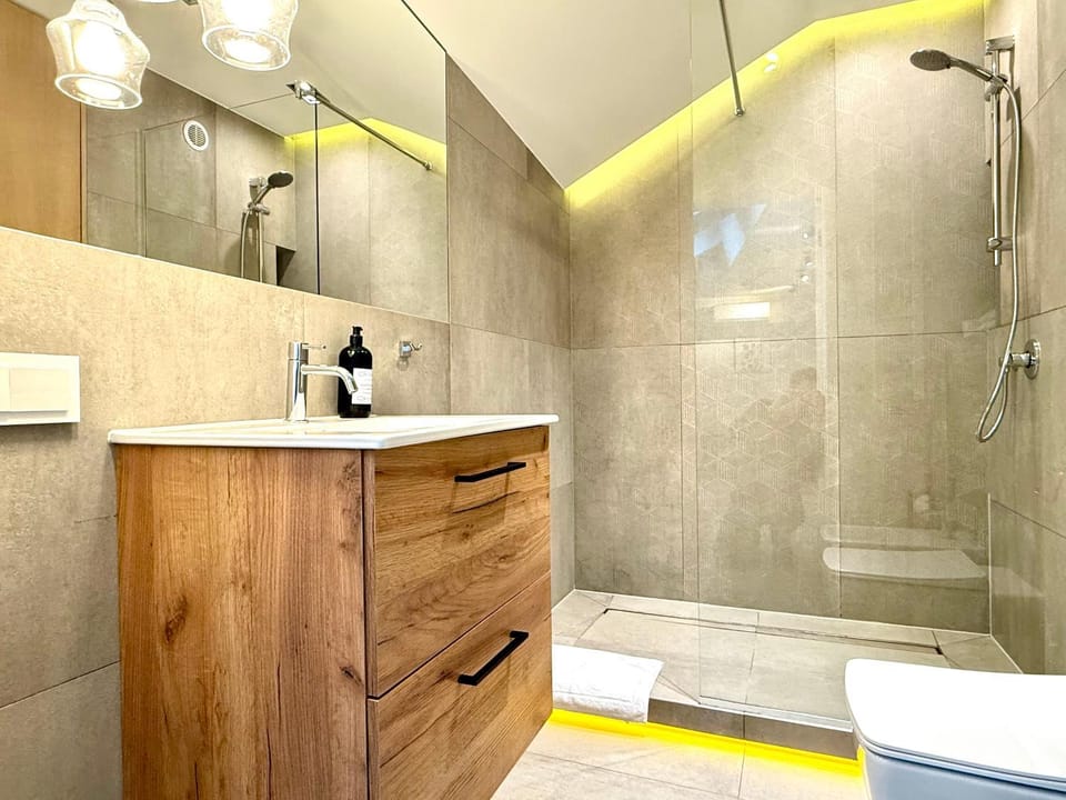 Shower, Bathroom, Bath, towels