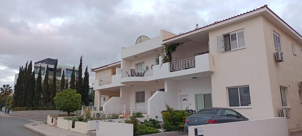 Property building, Day, Neighbourhood, Street view