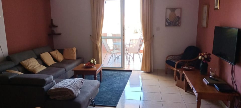 Communal lounge/ TV room, TV and multimedia, Living room, Seating area