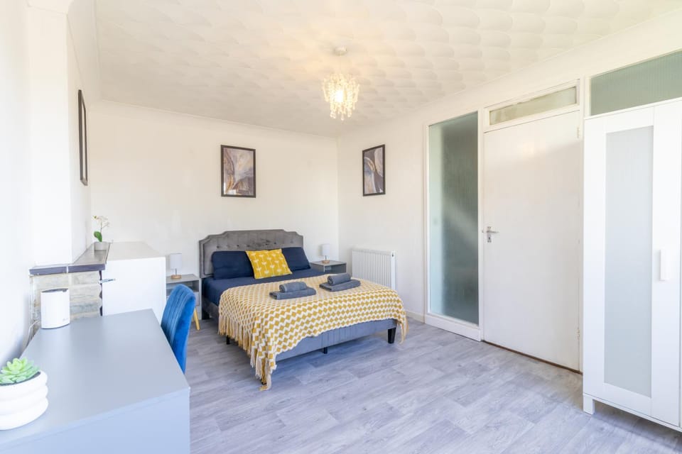 Open Mind Property - HotTUB, 4 Beds & 2 Free Parking House in Portsmouth