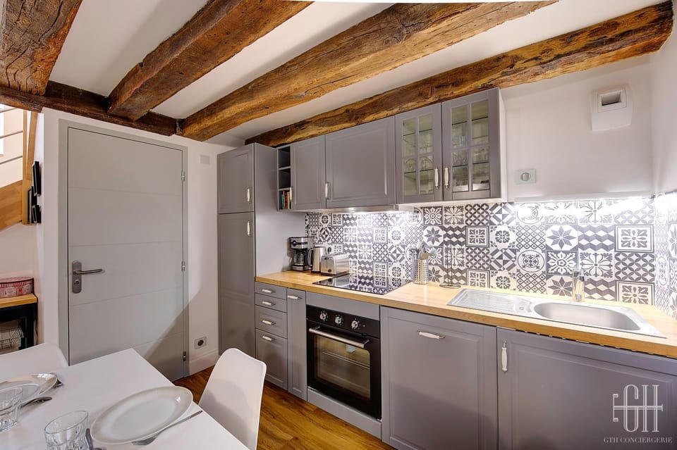 Kitchen or kitchenette