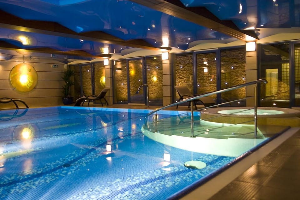 Hot Tub, Swimming pool
