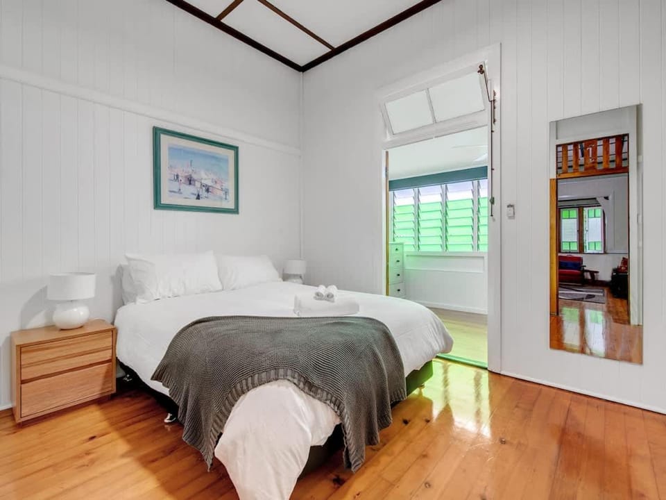Historic Character-filled Jade Cottage House in Ipswich