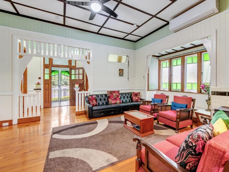 Historic Character-filled Jade Cottage House in Ipswich