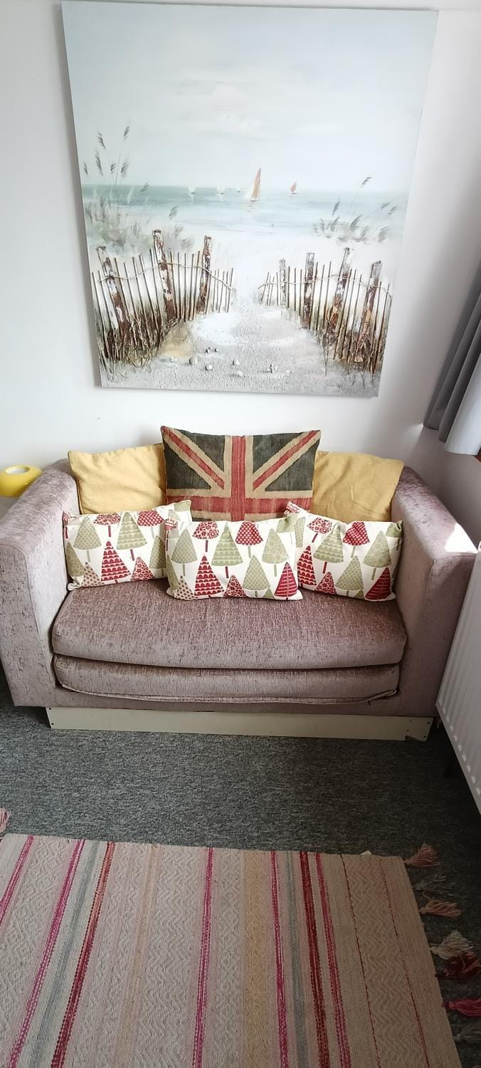 Apartment set over 2 floors 50 metres from the beach front Apartment in Bognor Regis