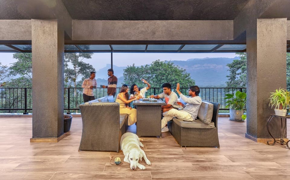Game Room, Balcony/Terrace, Food and drinks, Seating area
