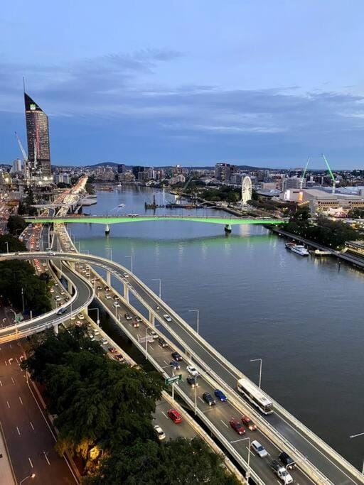 Spectacular River View Apartment Apartment in Brisbane City