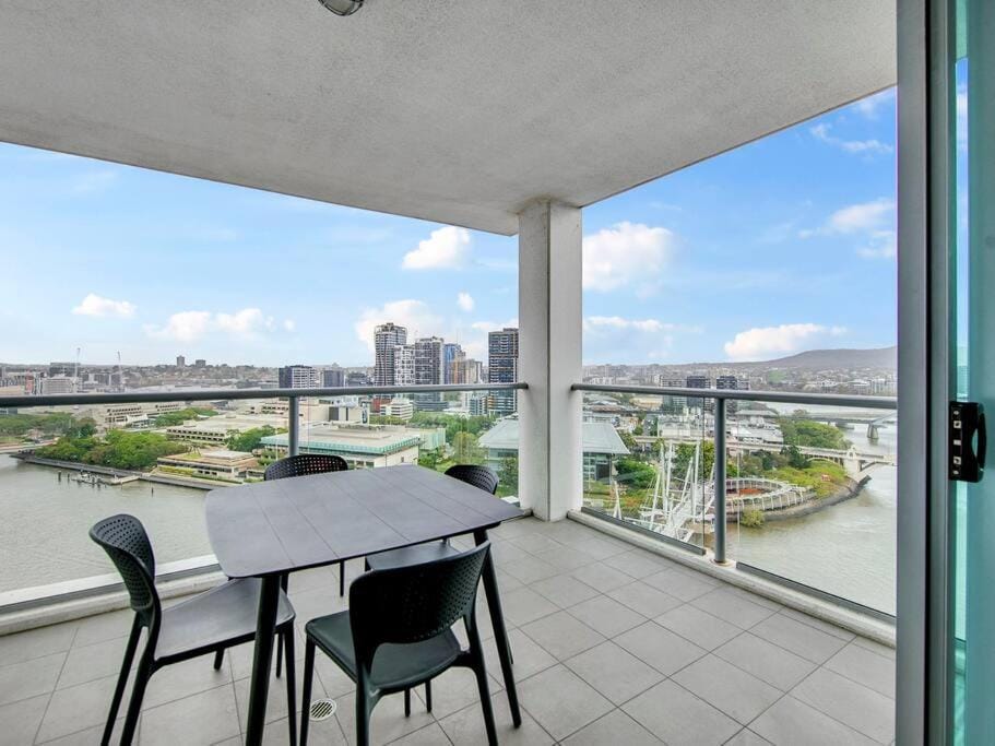 Spectacular River View Apartment Apartment in Brisbane City