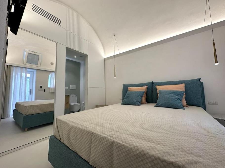 Bed, TV and multimedia, Photo of the whole room, Bedroom, wardrobe, air conditioner