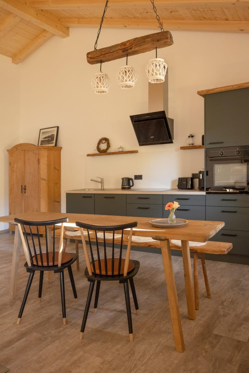 Kitchen or kitchenette, Dining area, oven, stove