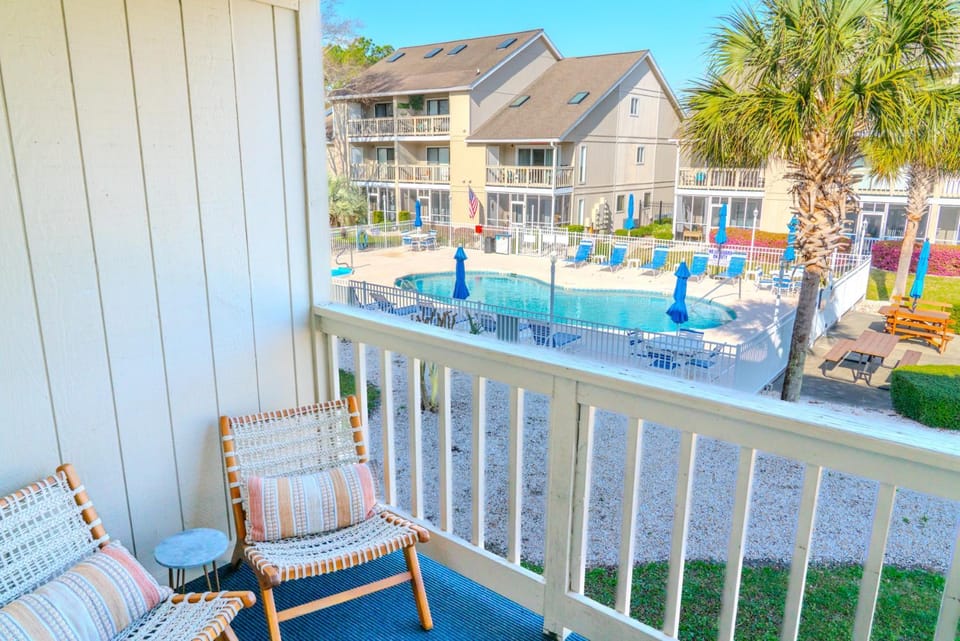 Beautifully Updated 1 Bedroom Condo-Golf Colony 19-D-Only 2 Miles To The Beach! House in Surfside Beach
