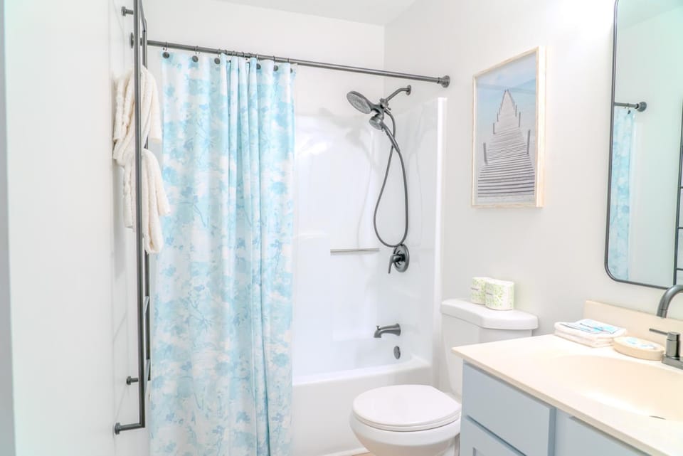Beautifully Updated 1 Bedroom Condo-Golf Colony 19-D-Only 2 Miles To The Beach! House in Surfside Beach