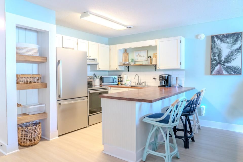 Beautifully Updated 1 Bedroom Condo-Golf Colony 19-D-Only 2 Miles To The Beach! House in Surfside Beach