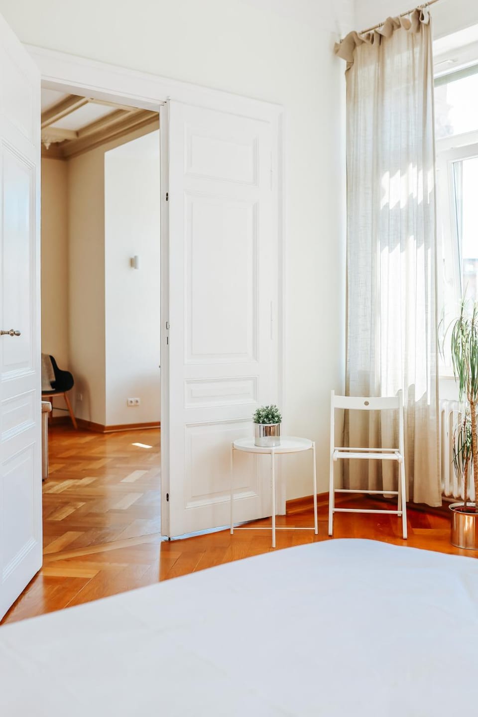 Photo of the whole room, Bedroom