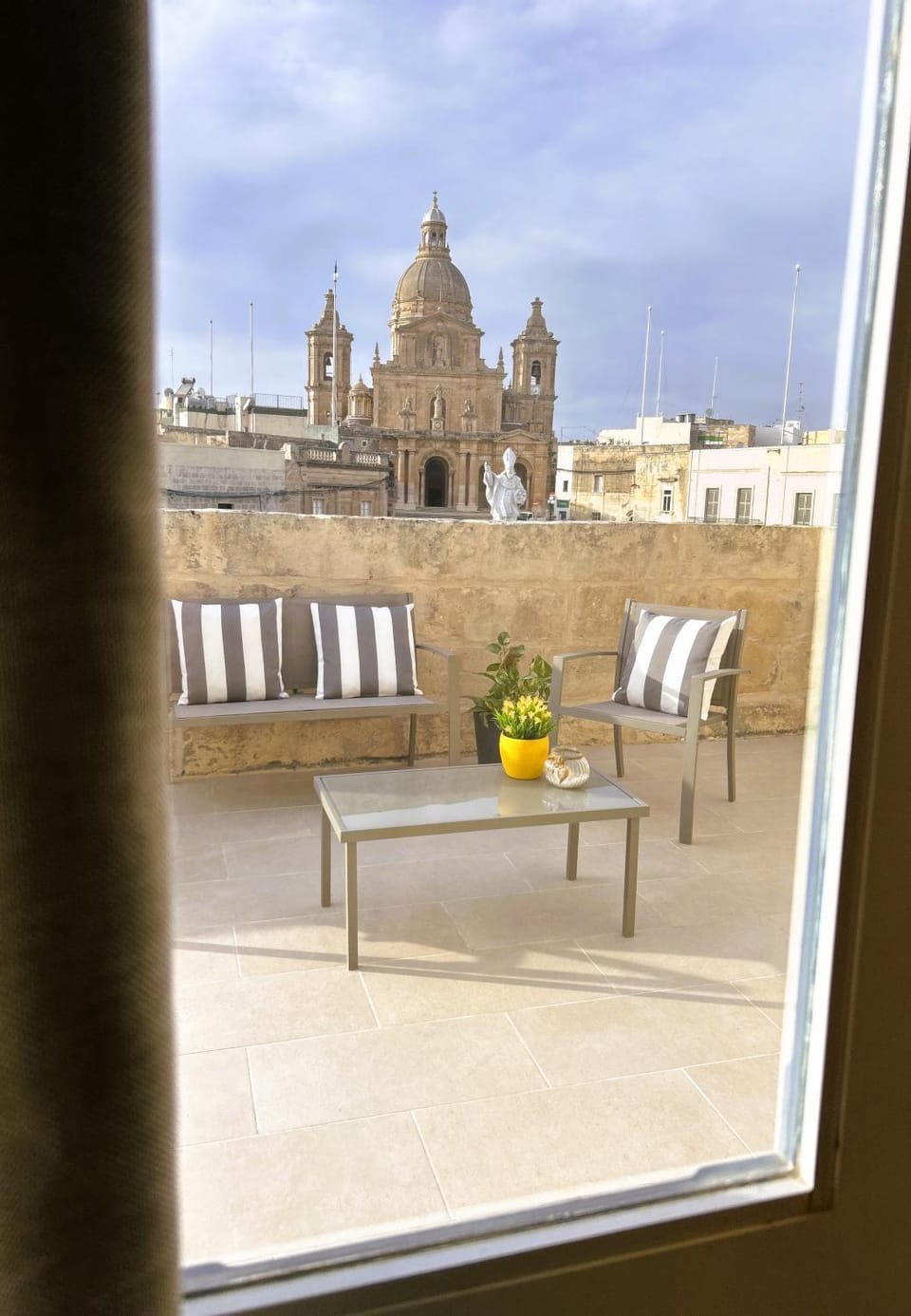 Patio, Day, View (from property/room), Balcony/Terrace, Living room, Seating area