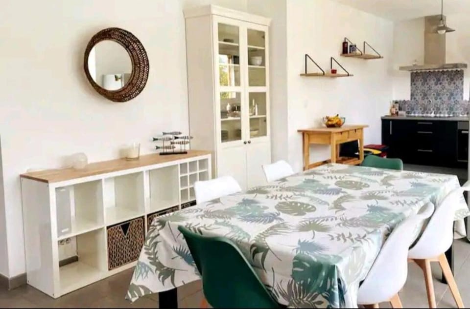 "AU BOIS DES AILES" Maison 6 personnes, internet wifi, piscine chauffée, jardin cosy Bed and Breakfast in Talmont-Saint-Hilaire
