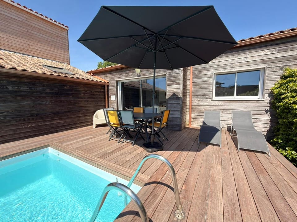"AU BOIS DES AILES" Maison 6 personnes, internet wifi, piscine chauffée, jardin cosy Bed and Breakfast in Talmont-Saint-Hilaire