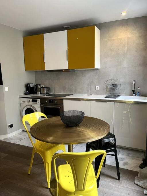 4 personnes - St Lazar sur cour Apartment in Paris