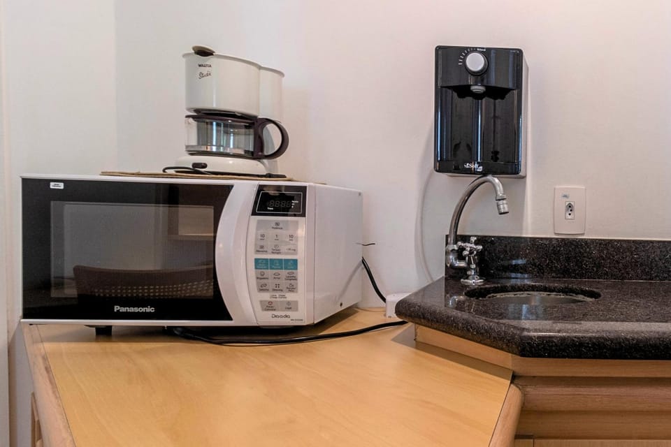 Coffee/tea facilities, microwave