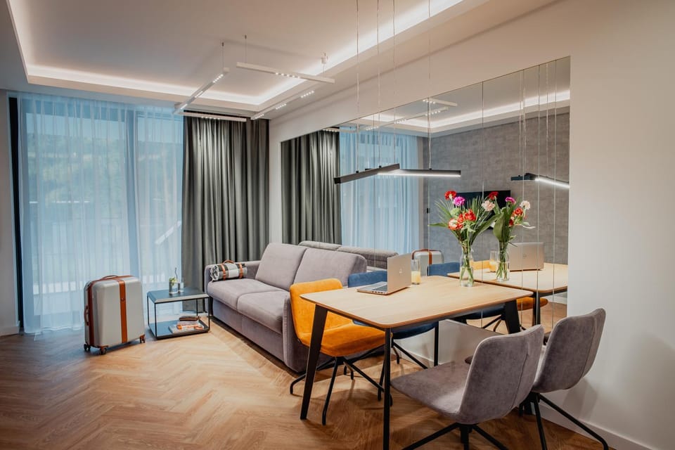 Seating area, Dining area