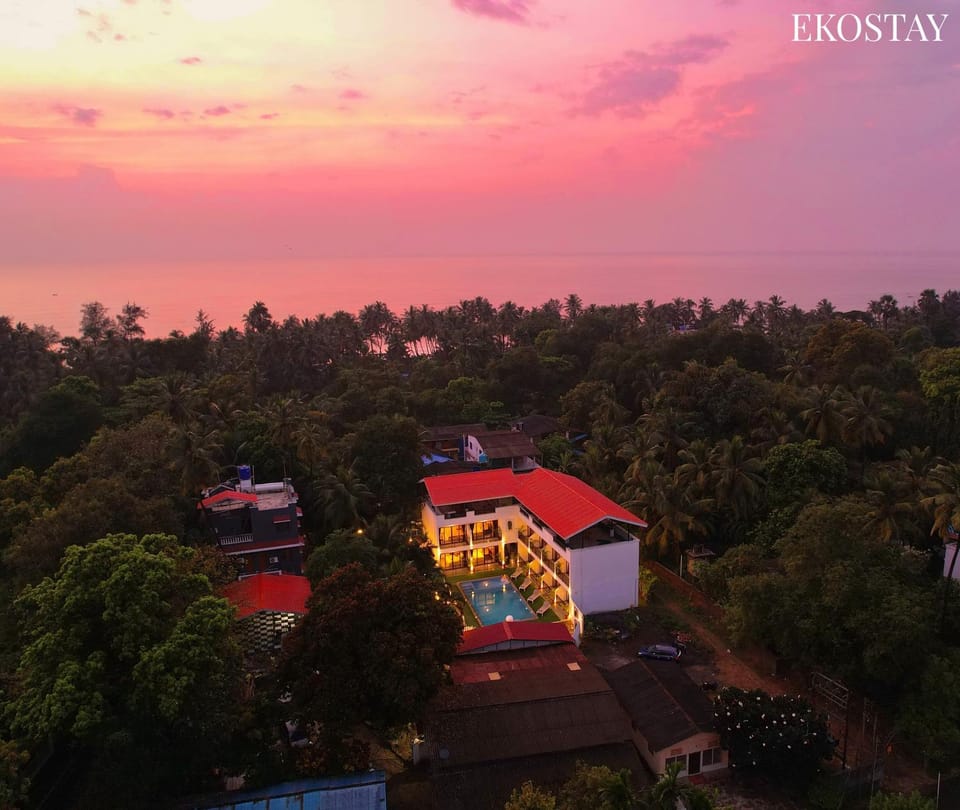 Property building, Natural landscape, Bird's eye view, Swimming pool, Sunrise, Sunset