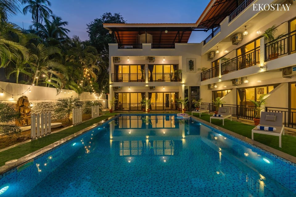 Night, Pool view, Swimming pool, sunbed