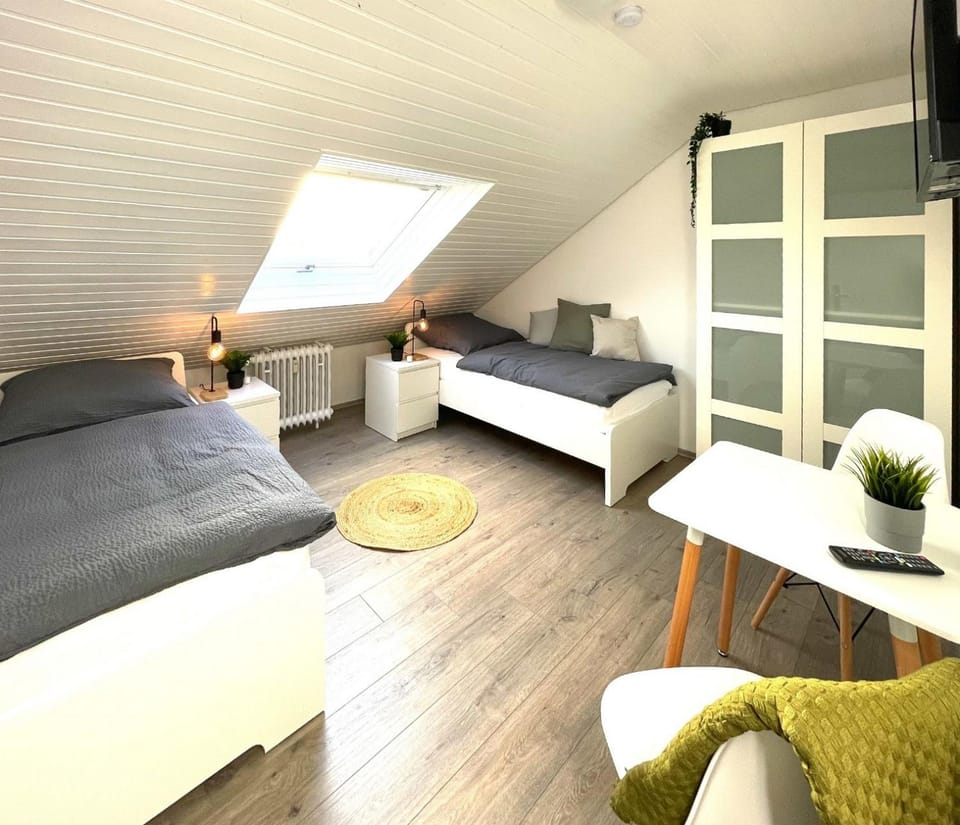 Bed, Photo of the whole room, Seating area, Bedroom